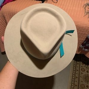 Felt fedora hat